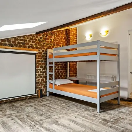 بيت شباب فريندز * بوخارست