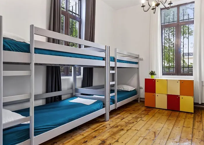 بيت شباب فريندز بيت شباب بوخارست