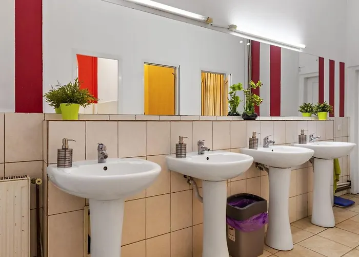 بيت شباب فريندز * بوخارست