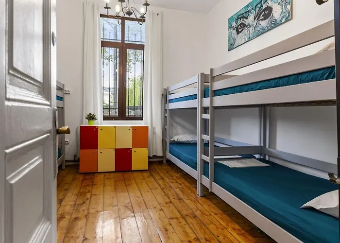 بيت شباب بيت شباب فريندز بوخارست