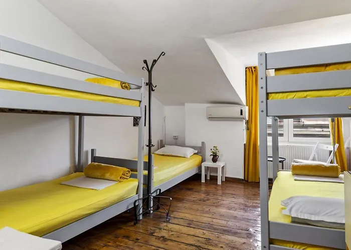 بيت شباب فريندز